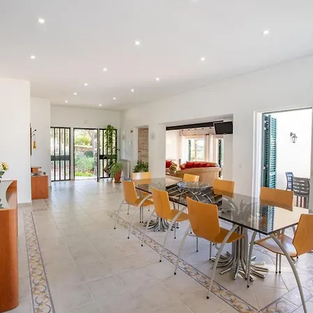 7 Club Atlantico - Wonderful Five-bedroom Willa *